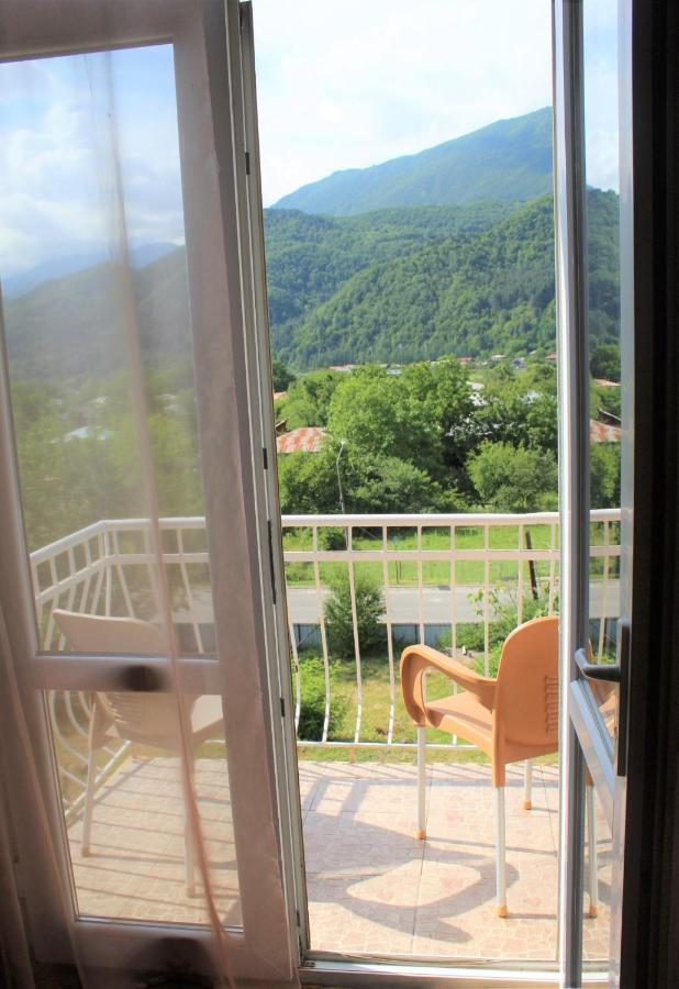 Guest house Racha Ambrolaouri Extérieur photo